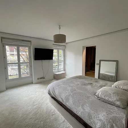 En Particulier A 3mns De Paris Et De 3 Sites Olympiques Avec Grand Jardin Et Jacuzzi Villa